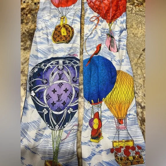 EUC LOUIS VUITTON TWILLY SMALL SCARF VIVIENNE - Picture 10 of 11